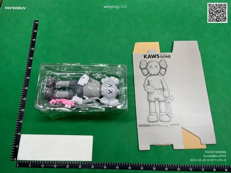 28cm Kaws Figures Closet Spain